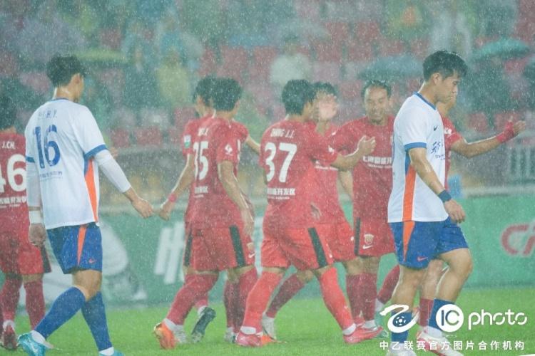 罗马诺：埃德松转会曼联交易告吹，红魔5000万镑签桑托斯已敲定